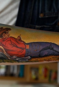 手臂经典的彩色牛仔男子纹身图案