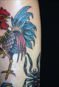 腿部老派风格的彩色有趣的公鸡纹身
