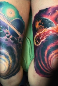 腿部美丽的插画风格太空纹身图案