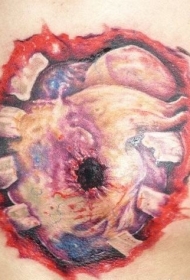 胸部3D子弹洞和心脏彩绘纹身图案
