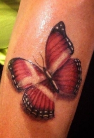红色写实的蝴蝶纹身图案