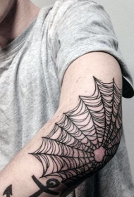 手肘黑色精致的蜘蛛网纹身图案