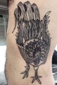 侧肋滑稽的黑灰小公鸡纹身图案