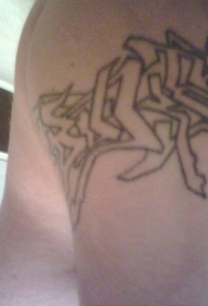 肩部黑色字母涂鸦自制纹身图片