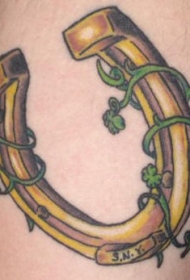 腿部彩色马蹄铁藤蔓纹身图案