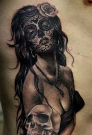 腰侧棕色性感死亡女孩纹身图案
