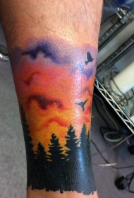 腿部彩色日出和森林纹身图案