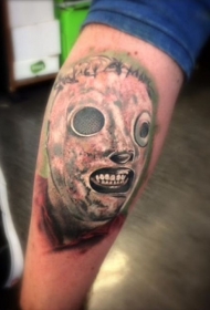 小腿上恐怖电影中蒙面怪物纹身图案