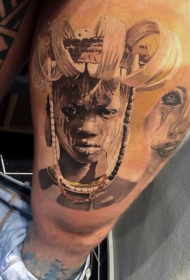 腿部黑灰部落人物肖像纹身图案