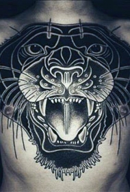 胸部黑色的幻想老虎纹身图案