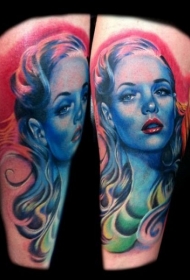 腿部插画风格彩色女子肖像纹身图案