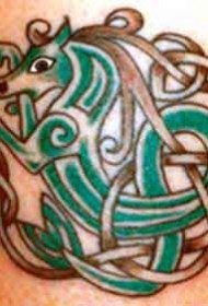 马吃自己的腿和凯尔特结纹身图案