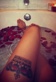 大腿性感皇冠纹身图案