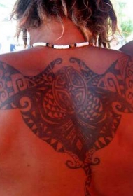 背部凯尔特结纹身图案