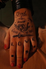 手背剑钻石和字母纹身图案