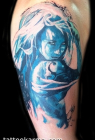 肩部彩色神秘女人的纹身图案