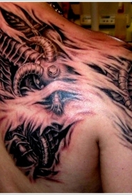 肩部棕色撕皮生物学机制纹身图案