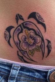 腹部彩色部落龟和木槿花纹身图案