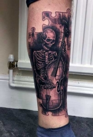 小腿黑灰拼图风格小提琴骷髅纹身图案