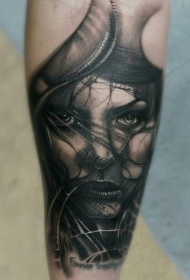 小腿现实主义风格彩色神秘女人脸纹身图案