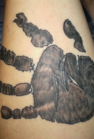 儿童手印黑色纹身图案