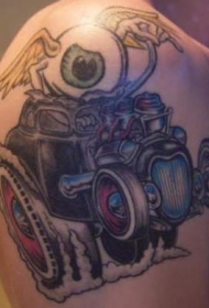 大臂眼球翅膀和赛车纹身图案