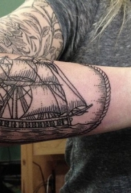 小臂黑色线条帆船纹身图案