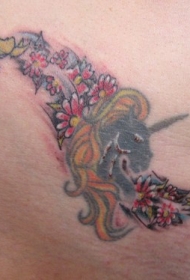 设计独角兽和美丽的花朵纹身图案