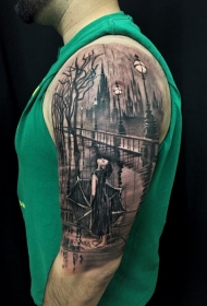 复古风格的彩色雨夜妇女与城市纹身图案