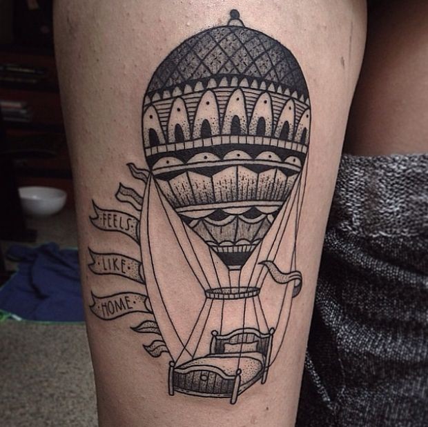 大腿黑色卡通气球与床结合纹身图案