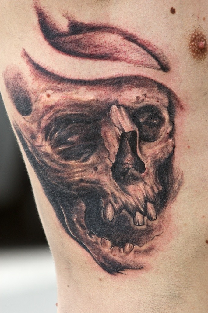 胸部老骷髅纹身图案