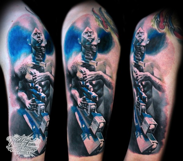 原始设计的彩色肩部神秘雕像纹身图案