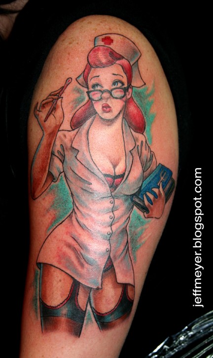 老卡通风格彩色性感护士纹身图案