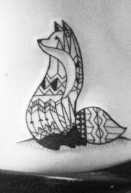 腰部黑色狐狸形状的部落饰品纹身图案