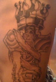 十字架和皇冠组合纹身图案