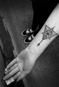 小臂黑色个性星星与几何图形相结合纹身图案
