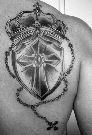 背部new school黑白盾牌十字架皇冠纹身图案