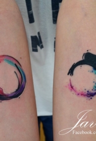 手臂水彩色未完成的圈纹身图案