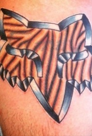 腿部漂亮的彩色狐狸部落纹身图案