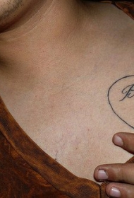 胸部心形和英文名字纹身图案