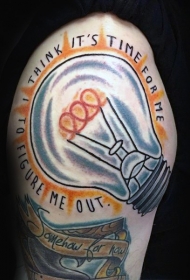 腿部彩色插画风格灯泡与字母纹身