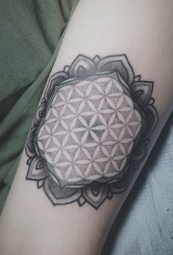 手臂优雅的黑色点刺梵花纹身图案