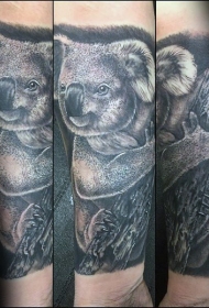 小臂点刺风格黑色栩栩如生的考拉熊纹身图案