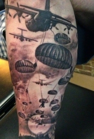 大腿彩色军用空中纹身图案