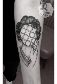 小臂超现实主义风格黑色女人脸纹身图案