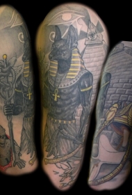 卡通阿努比斯神和金字塔纹身图案