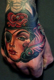 手背彩色女士海盗肖像纹身图案