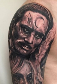 手臂神秘的黑灰风格男子与月亮符号纹身图案