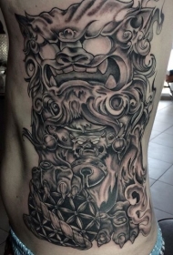 侧肋黑灰恶魔狮子纹身图案