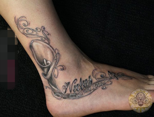 多款争奇斗艳的抽象线条文艺花朵纹身图案